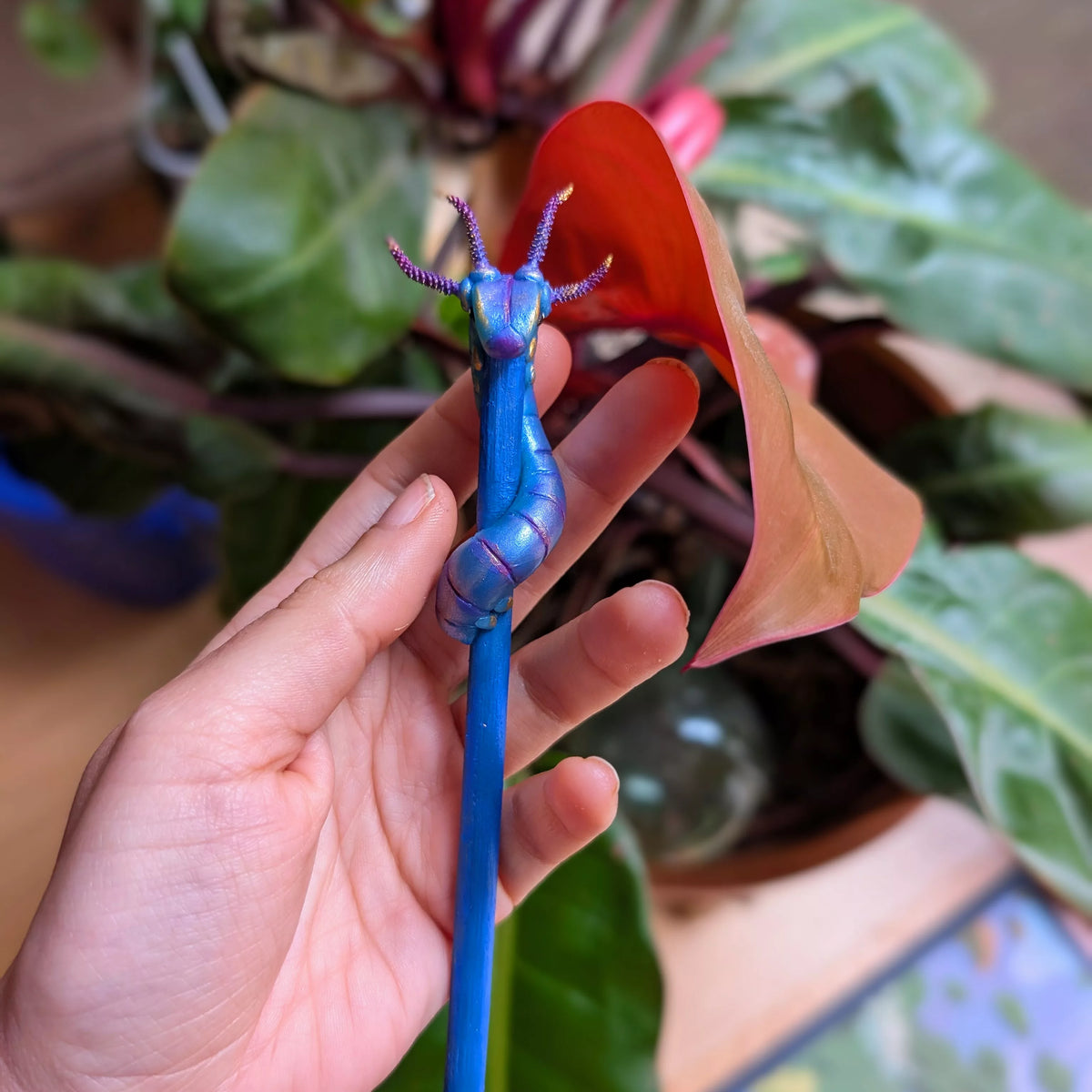baguette pour cheveux Chenille dragon inspiration charaxes jasius Bleue
