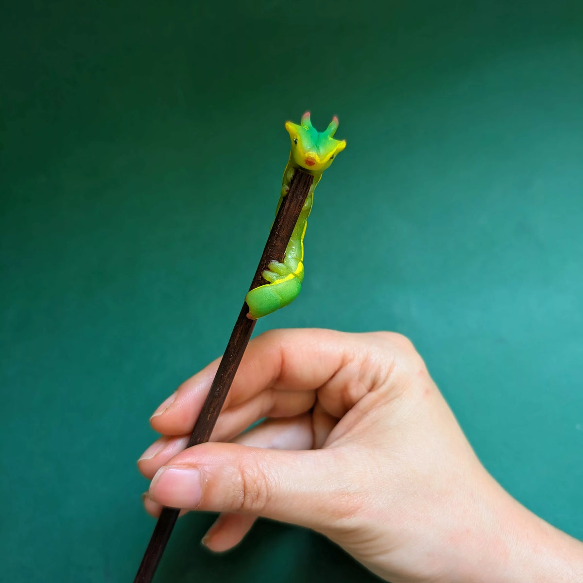 baguette pour cheveux Chenille dragon inspiration charaxes jasius