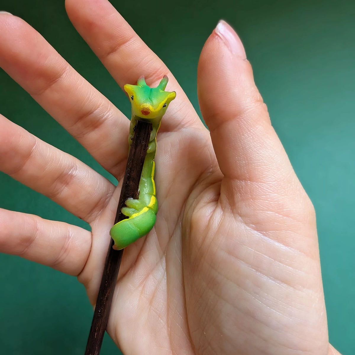 baguette pour cheveux Chenille dragon inspiration charaxes jasius