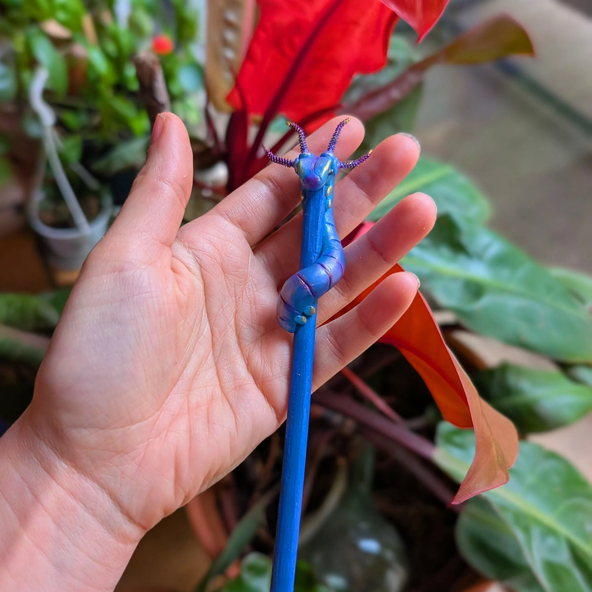baguette pour cheveux Chenille dragon inspiration charaxes jasius Bleue